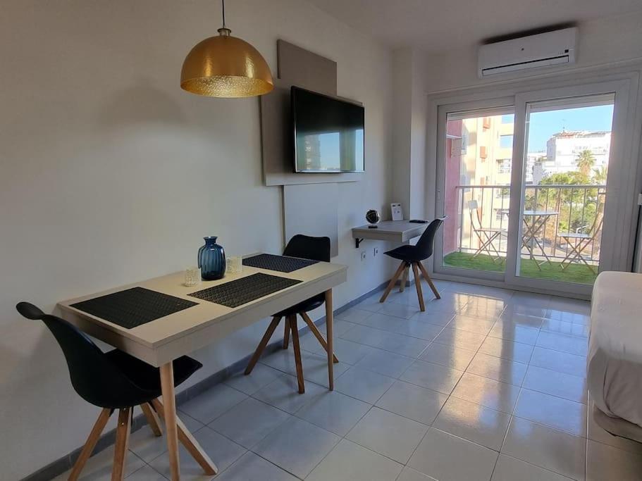 Jupiter2 Moderno Estudio Parque La Paloma Apartment เบนัลมาเดนา ภายนอก รูปภาพ